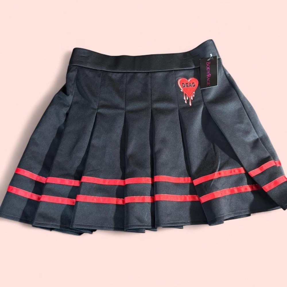 Dead Heart Pleated Skirt with red accents NWT Size Large